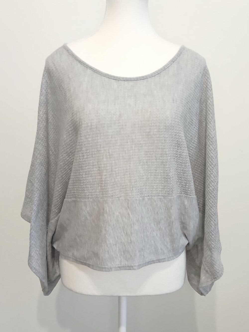 Velvet By Graham & Spencer Slouchy Waffle Knit Cocoon/Poncho Style Top Size XS